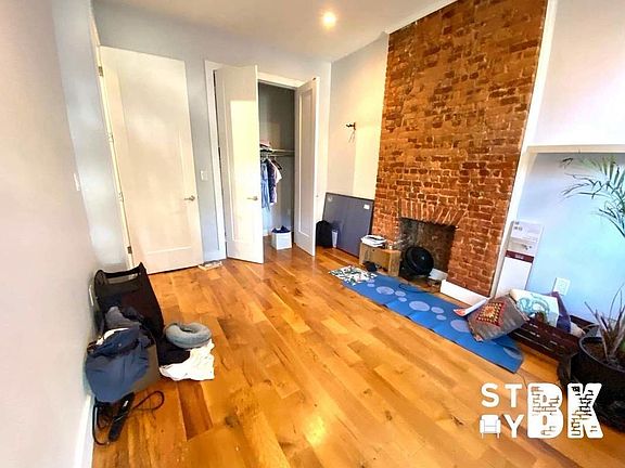 5th image of 637 Lexington Ave #1