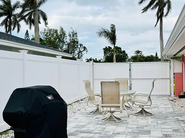 1126 Royal Palm Dr — Photo 20