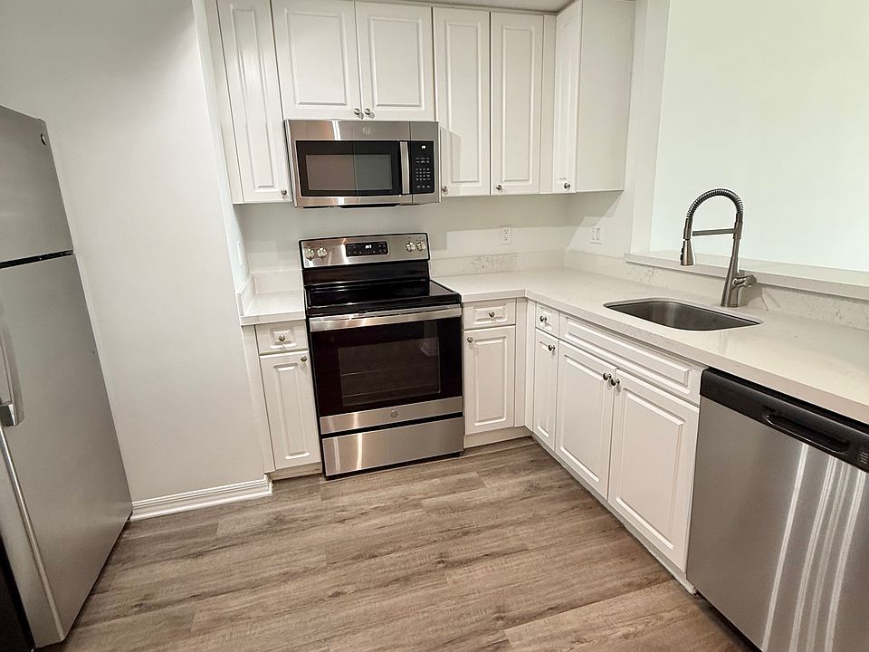 1st image of 255 Evernia St APT 512