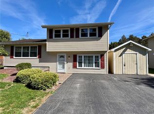 7658 Clover Rd, North Syracuse, NY 13212