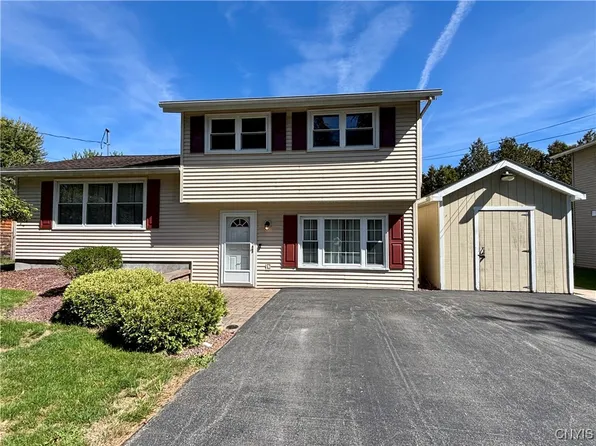 7658 Clover Rd, North Syracuse, NY 13212