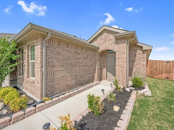 8400 Comanche Springs Dr, Fort Worth, TX 76131