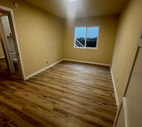 4th image of 4503B Fulton Ave #B