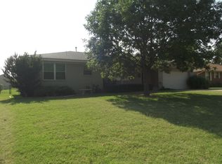 522 S 18th St, Clinton, OK 73601