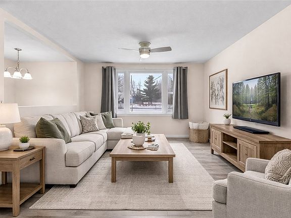 2nd image of 16573 Kenmore Rd