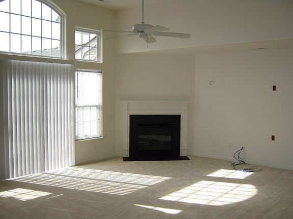 5th image of 813 Mission Ave