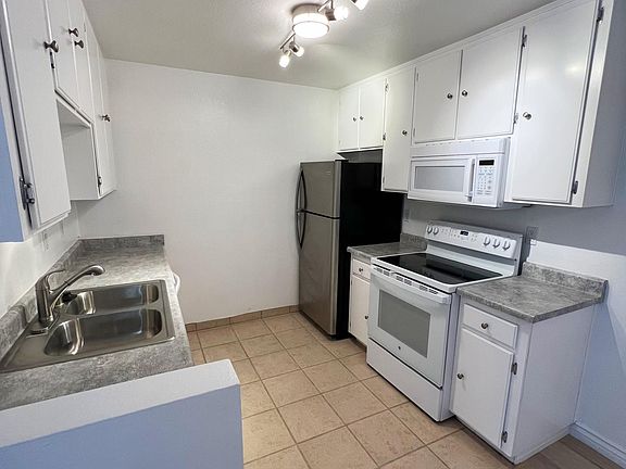 4th image of 701 Ash Ln APT 102