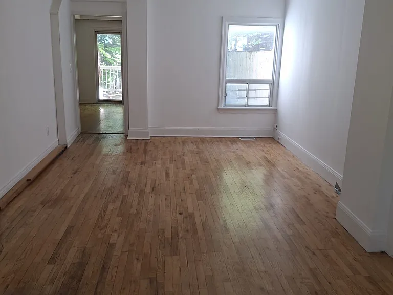 33 Woodward Ave #MAIN — Photo 2
