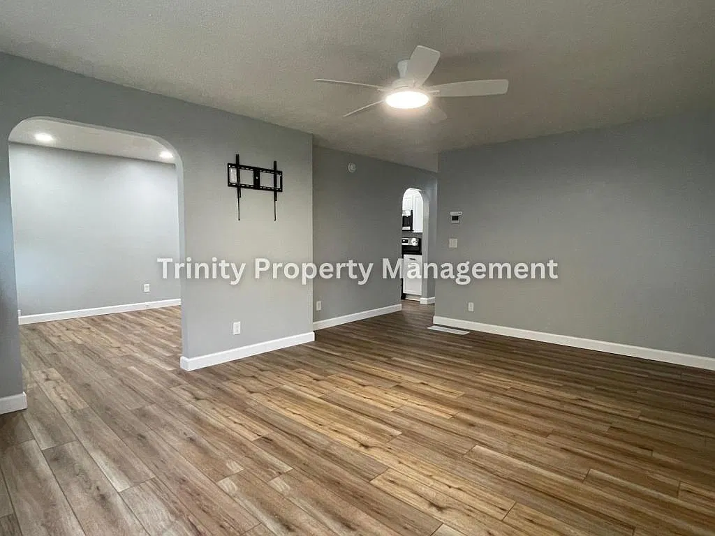 419 Broadway Ave — Photo 3