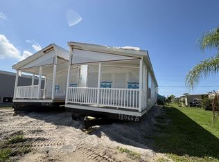 33 7th St W #33, Nokomis, FL 34275