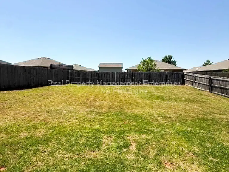 13229 Bridgewater Dr — Photo 28