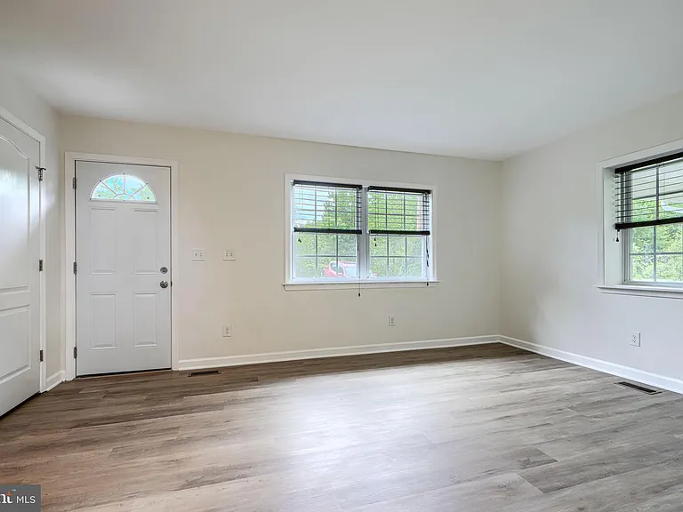 605 N Paradise Rd — Photo 4
