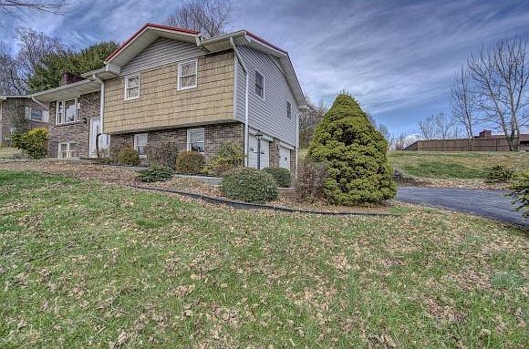 1st image of 209 High Oak Dr