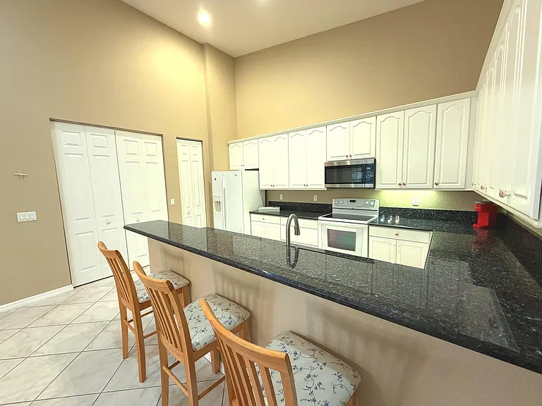 6510 Oxford Cir #101 — Photo 9