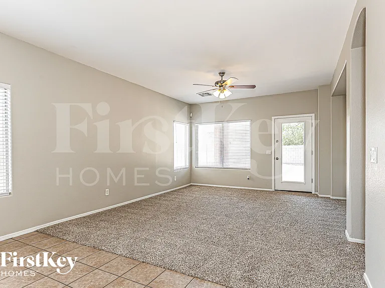 110 N 118th Ave — Photo 6