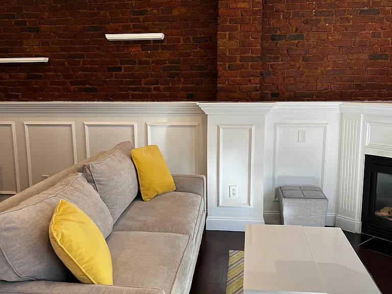 289 W 2nd St #2 — Photo 5