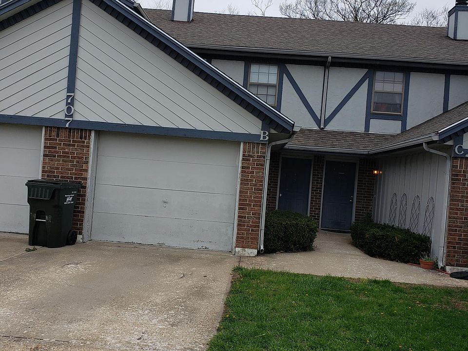 Front of the Townhouse showing the 1 car attached garage and entry door