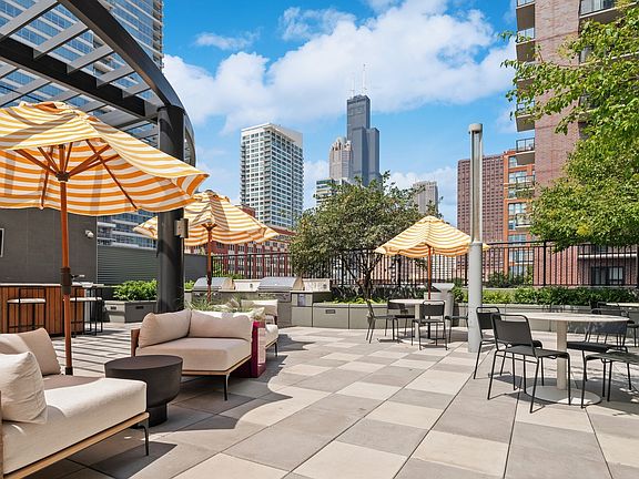 Lofts_amenity_deck lounge (1)