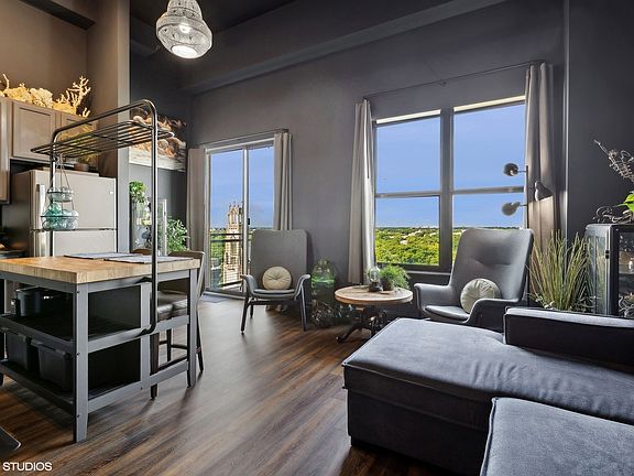5th image of 1122 W Catalpa Ave APT 1011