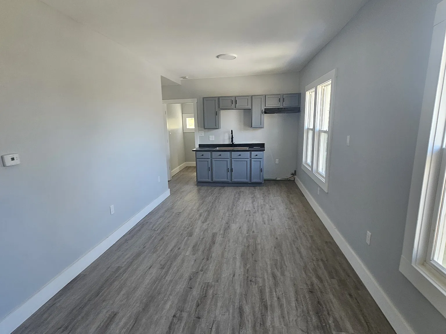 3 bed, 1000 sqft, $1,500 — Photo 2