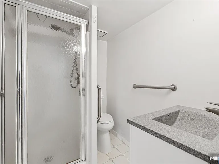 55 Clinton Pl #510 — Photo 13