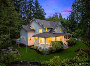 8655 NE Stager Ct, Bainbridge Island, WA 98110