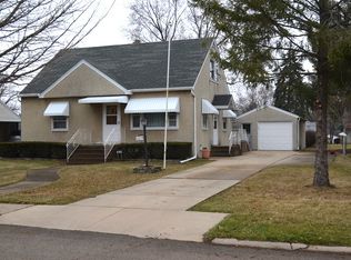 2215 9th St, Peru, IL 61354