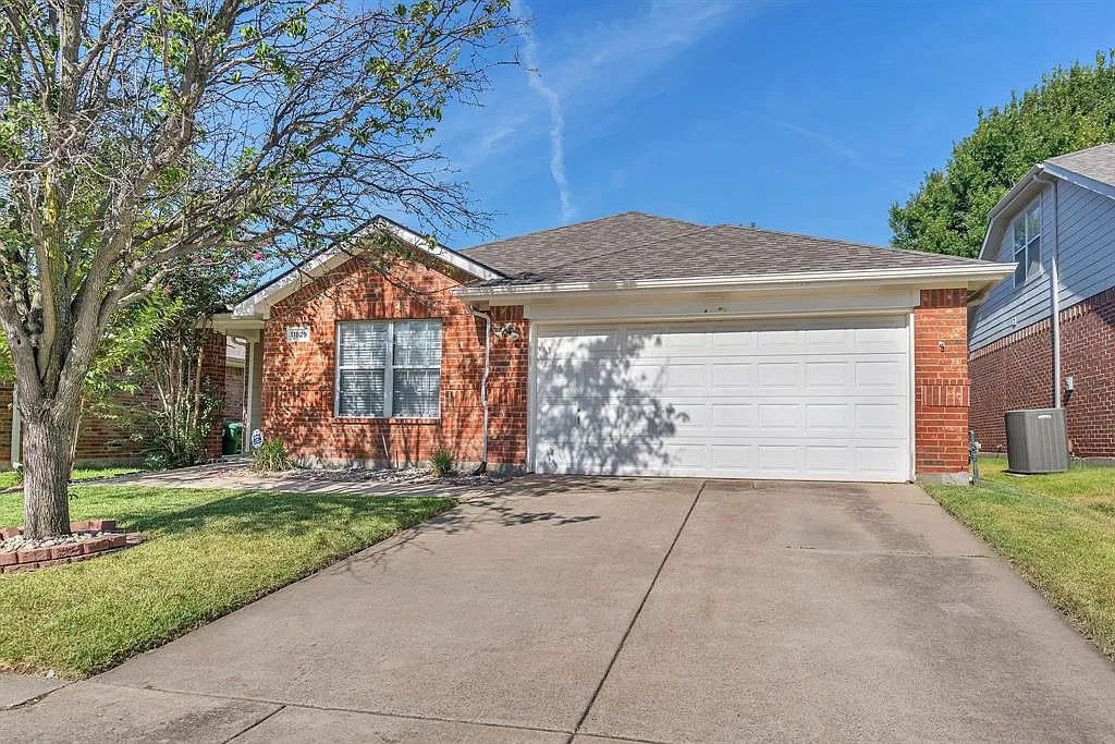 4 bed, 2136 sqft, $2,425 — Photo 1