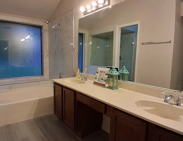 2502 Livingston Ln — Photo 8