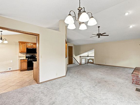 5th image of 124 N Mars St