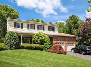 8 Still Pond Ter, West Nyack, NY 10994