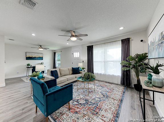 3rd image of 411 Senova Dr