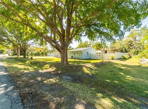 3rd image of 7179 Maida Ln