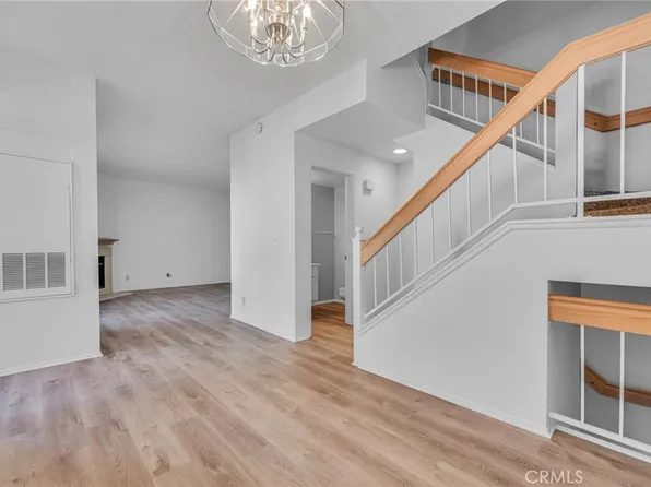 5780 Freebird Ln Unit 102, Oak Park, CA 91377