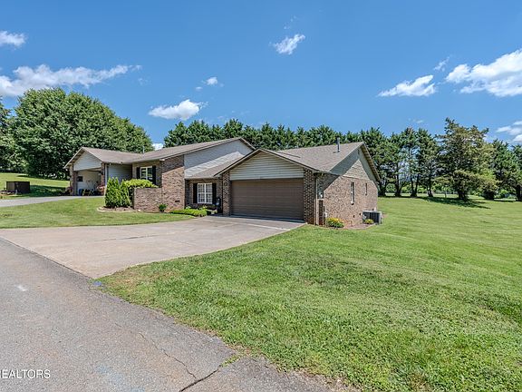 3rd image of 327 Villa Dr #327