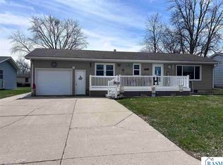608 1st St SW, Madelia, MN 56062