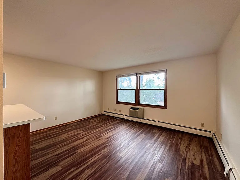 401 9th St SE #203 — Photo 7