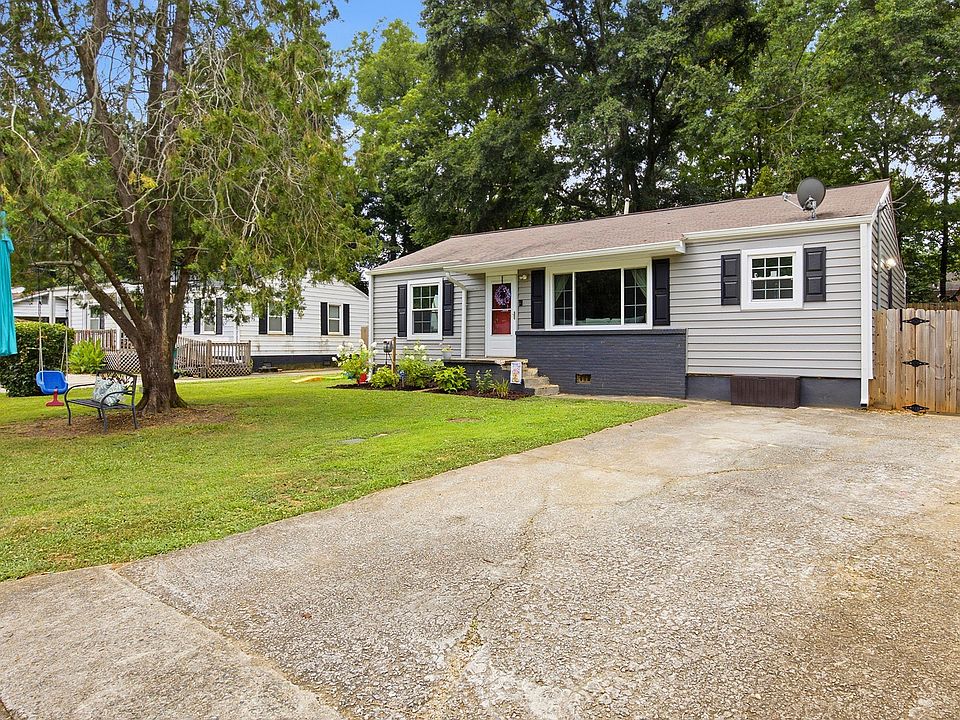 1st image of 2596 Gordon Cir SE
