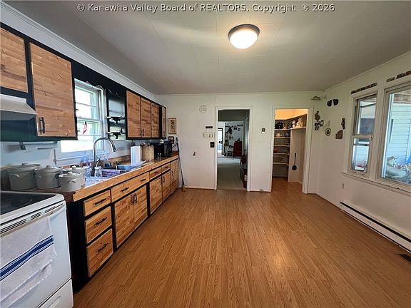 6th image of 90 River Ln