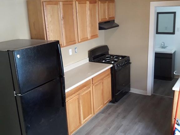 2nd image of 151 Jasper St #1