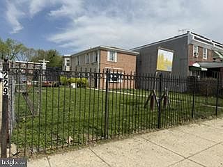 2nd image of 229 E Price St