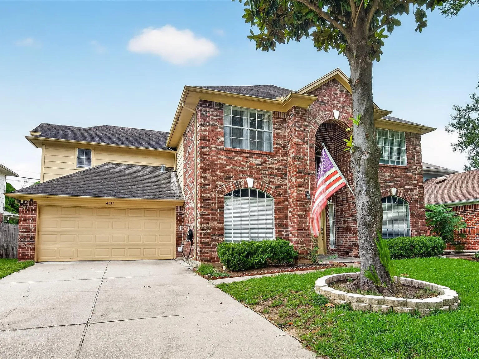 4 bed, 2.5 bath, 2647 sqft, $2,200 — Photo 2