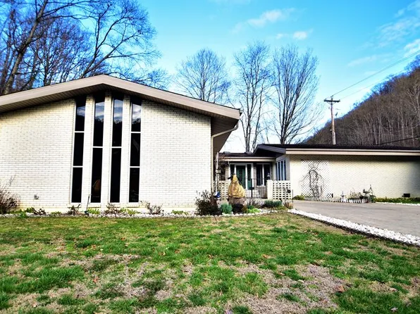 208 Keene Village Dr, Raccoon, KY 41557