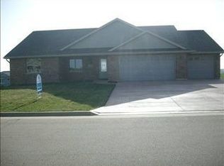 180 Jack Oak Dr, Cascade, IA 52033