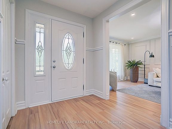 4th image of 20573 Yonge St