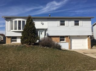 5912 Essex Rd, Oak Forest, IL 60452