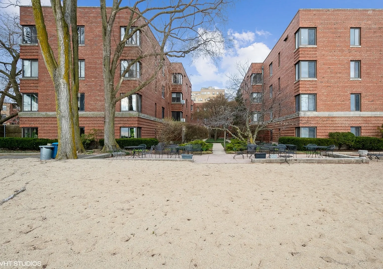 2 bed, 1000 sqft, $2,199 — Photo 2
