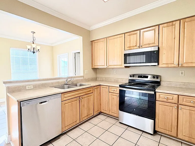 4441 Burbank Dr #108 — Photo 7
