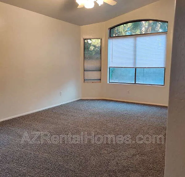 493 E Cantebria Dr — Photo 15