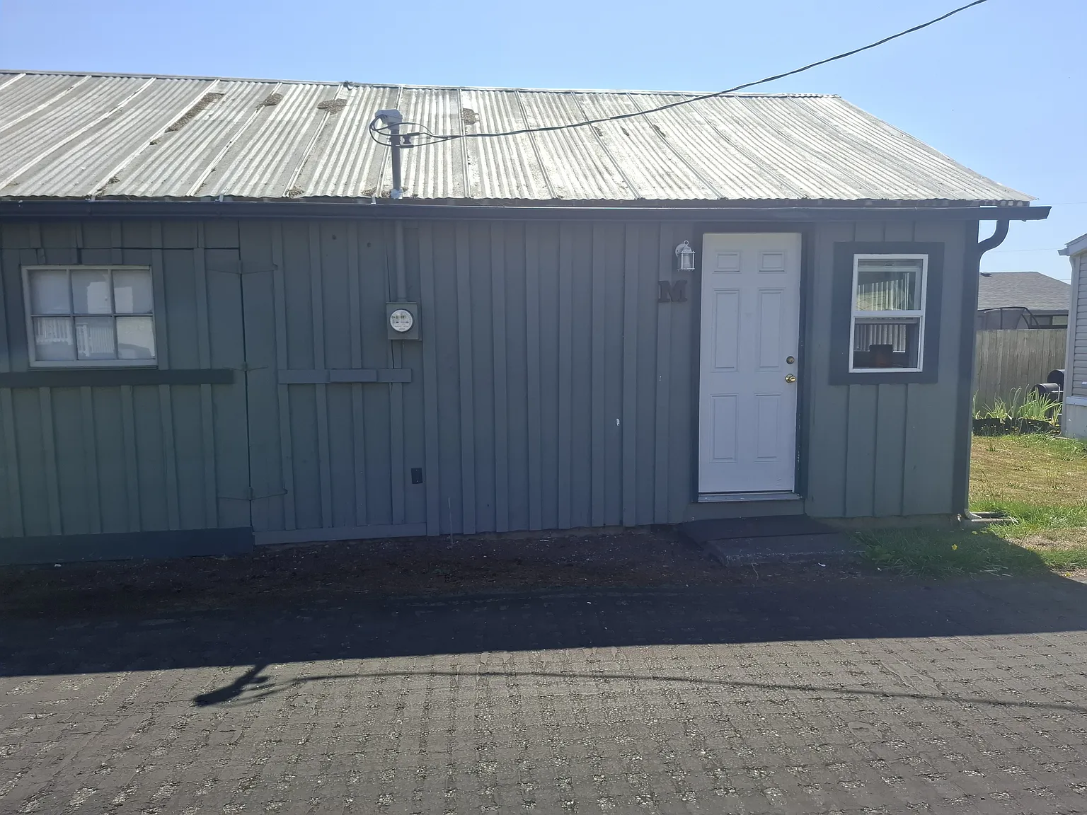 Studio, 300 sqft, $875 — Photo 1